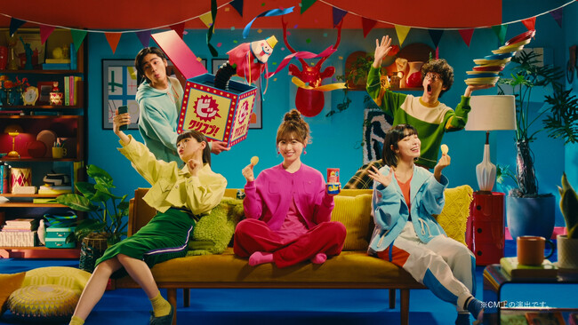 福原遥さん「クリスプ」新TVCMに出演。アハ体験風CMで4ヶ所”なにかが変わっている”！実際に止まったまま演技するストップモーション撮影に挑戦！福原さんの「わぉ！」と驚くチャーミングな表情にも大注目