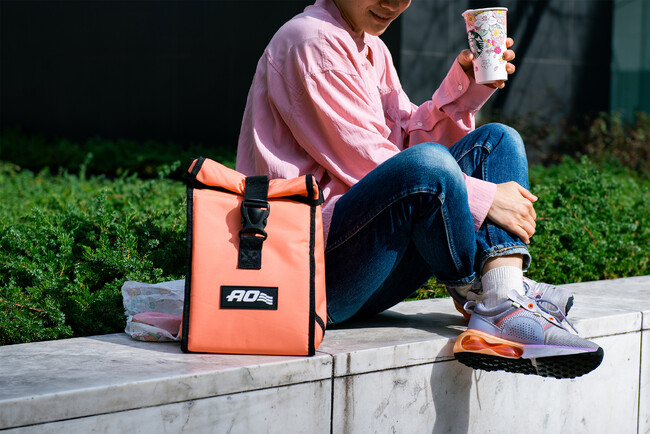 AO Coolers（エーオークーラーズ）より、アウトドアでも日常でも使いやすいランチクーラーに春を彩る新色コーラルが追加。2024年3月8日（金）新発売！