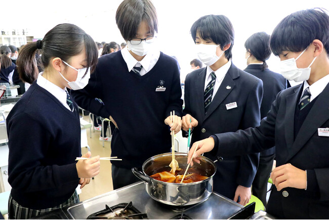 伊勢崎市の中等教育学校で「SDGs特別授業」　玉ねぎの皮で「のこり染め」　3月6日（水）、8日（金）〔群馬〕