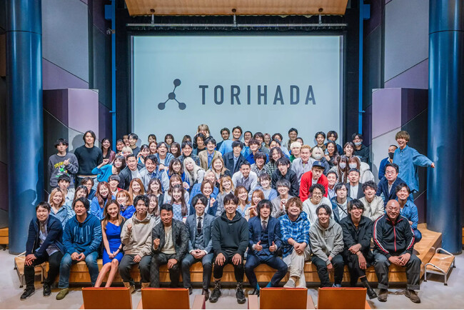 カラフルな就活であなたらしさを自由に表現。TORIHADAは「あなたの意思」を応援します！服装自由「カラフル採用」、ノー書類選考「ショートムービー動画選考」の面接を実施