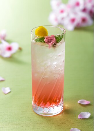 【リーガロイヤルホテル京都】甘く香る桜と京都府産・日本酒のマリアージュを愉しめるカクテル「夜半の桜」をバーグラナダで販売