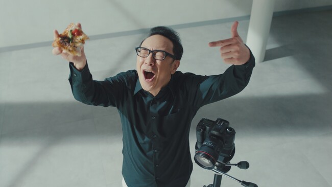 “食べなきゃわからない“新食感ピザ！！　ピザーラ春の新CM「とろけるビーフのよくばりクォーター」を　人気お笑いトリオ・東京03角田さんが熱演！