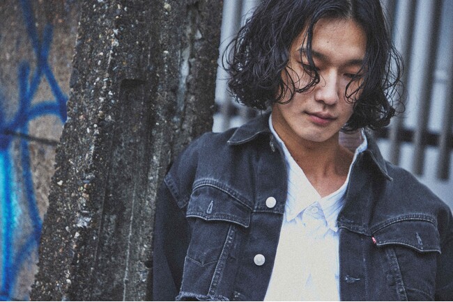 永遠のスタンダードウエアと旬なメンズヘアの共演。『Men's PREPPY』2024年4月号「Spring Hair, Again.　春ヘアはファッションとともに。」特集号が 3/1に発売。