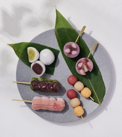 一足先に開花宣言！味に香りに桜舞う、春スイーツ＆グルメが勢ぞろい。NEO花見団子など、銀座三越デパ地下ならではのこだわりの食が集結