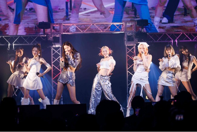 日韓合同7人組ガールズグループ「eite」初来日イベントのヘアメイクを美容室 Ashがサポート