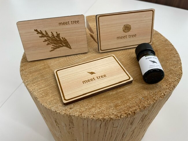 飲食店様向け新商品「ヒノキのおしぼりアロマ」を3月1日より販売。木製まな板メンテナンスサービスも提供開始。