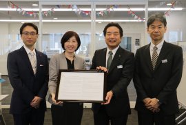 (右から)東京ガスエンジニアリングソリューションズ都市エネルギー営業本部公益営業部長 小笠原氏、取締役常務執行役員 都市エネルギー本部長 髙橋氏、芝浦工業大学副学長(SDGs推進室長) 磐田教授、SDGs推進委員会委員長 増田教授 (右から)東京ガスエンジニアリングソリューションズ都市エネルギー営業本部公益営業部長 小笠原氏、取締役常務執行役員 都市エネルギー本部長 髙橋氏、芝浦工業大学副学長(SDGs推進室長) 磐田教授、SDGs推進委員会委員長 増田教授