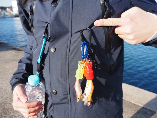 「この場所にフックが欲しい！」“魚釣り”の不便をヒントに企画開発　一切穴を空けず、好きな場所に着脱できるカラビナ「どこでもカラビナ」を新発売