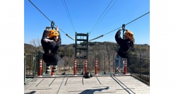 スリル満点！大迫力のゴジラに向かって“大滑空”女子旅ジップライン！「一緒に飛ぼう！撮影しよう！春のペアジップライン」いよいよ明日3月2日（土）より開催