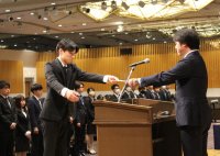 一足早い3月1日の入社式
株式会社京進 2024年度入社式を実施
39名の新卒社員が社会人としてスタート、全社員約800名でともに祝う