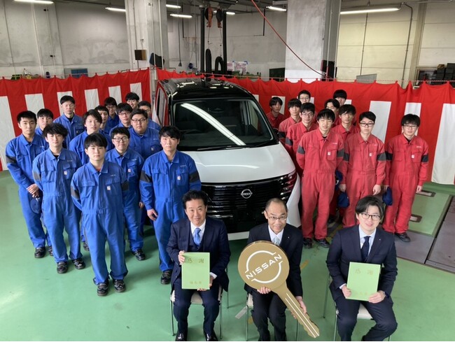 福島日産、整備士育成と活躍を願い「テクノアカデミー会津への日産セレナ貸与式」へ参加。