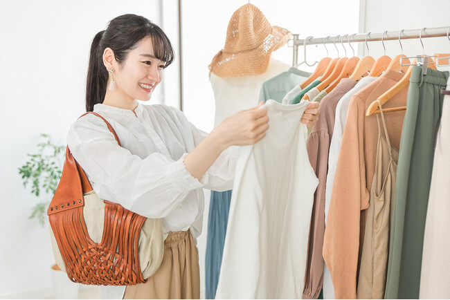 男女200人に聞いてみた！1ヶ月の洋服代はいくら？購入頻度2位は「3~4ヶ月に1回」1位は？