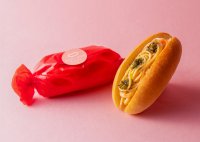 もっちりコッペパンに濃厚めんたいパスタがたっぷり挟まった『めんたいパスタパン』が3月4日より新発売！「めんたいBASE MARK IS 福岡ももち店」にてテイクアウト限定