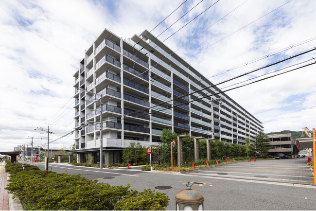 ユビ電EV充電サービスWeCharge、「ローレルスクエア柏原」に採用決定