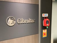 ジブラルタ生命、全営業拠点へのAED設置と本社オフィス全面リニューアルを実施