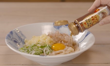「東京ドーム天然温泉 Ｓｐａ　ＬａＱｕａ」内飲食店舗で展開　ＢＳ朝日「サウナを愛でたい」×「日清やみつきオイル」“やみつきサウナめし”を販売
