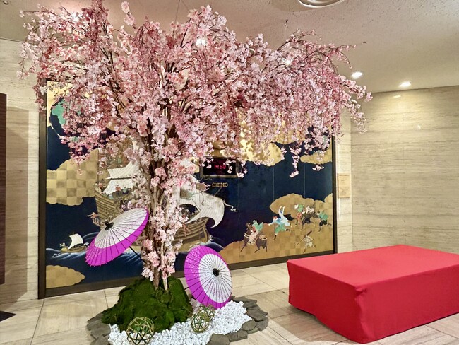 【ポートピアホテル】まるでお花見！ロビーにしだれ桜のフォトスポット登場