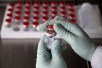 ベルリンキュアーズ（Berlin Cures）がコロナ後遺症の治療薬として開発するBC 007、第2相試験の募集患者数の5割を達成