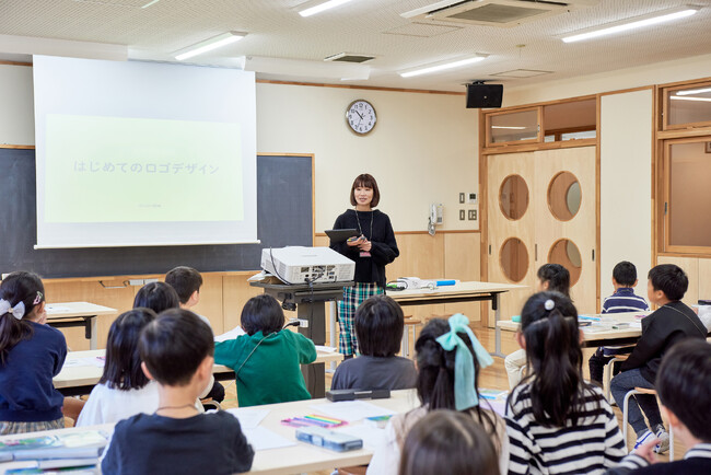 幼少期からデザインの視点を。デザインエイエム「自分のロゴを作る」ワークショップを開催