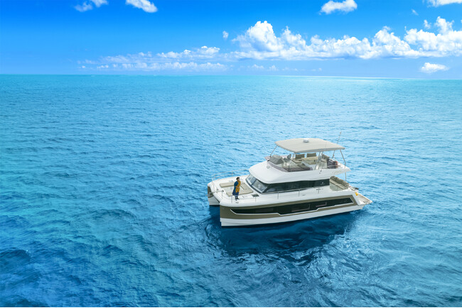 【星のや沖縄】爽快なプライベートクルーズでリゾート滞在を始める「海風クルーズチェックイン」今年も提供｜開催期間：2024年5月1日～9月30日