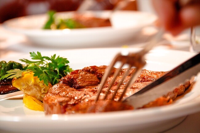 【大阪・AKARENGA STEAK HOUSEで贅沢ランチ】3月はホワイトデー限定コースも登場！