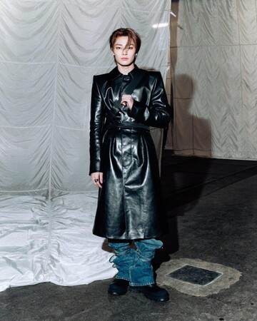 【Alexander McQueen】2024年秋冬コレクション - Stray Kids I.N、エマ・チェンバレン、ヒーロー・ファインズ・ティフィンなど華やかなメンバーが来場
