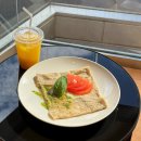 そば粉クレープ(ガレット)トマトモッツアレラ