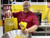 本場ベルギー産フライドポテトを扱う4企業「FOODEX JAPAN 2024(第49回 国際食品・飲料展)」に出展！ベルギー人シェフが揚げたてフライドポテトを来場者全員に配布！
