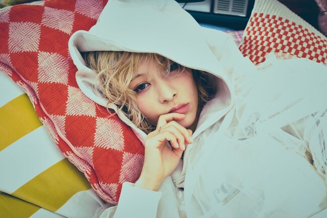 ロザリーナが新アーティスト写真を発表！明日3月8日(金)にはワンマンライブを開催！