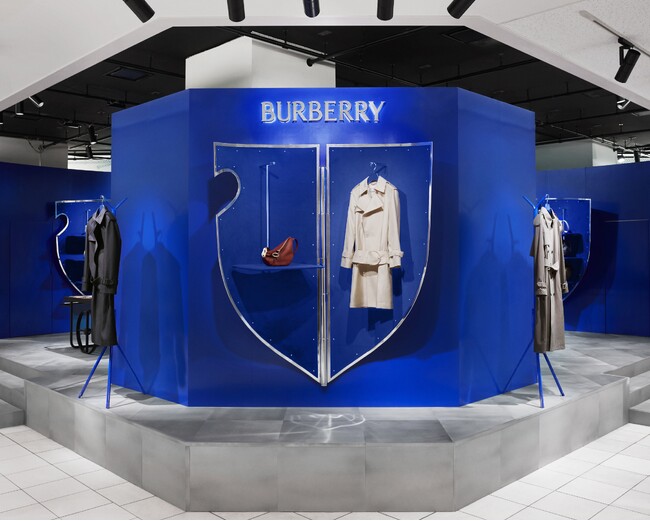 【BURBERRY】新しい没入型トレンチポップアップに多彩なゲストが来場