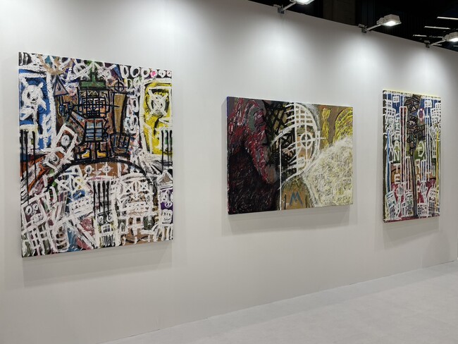 【イベントレポート】日本最大級の国際アートフェア「ART FAIR TOKYO2024」にて大阪芸術大学卒のギャグ漫画家 石塚大介氏が作品展「GIGANTEDRAP」を開催！