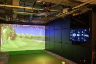 Foresight Sports社の日本正規代理店「AMPLUS(アンプラス)」が体験型ショールームにBenQゴルフプロジェクター2機種を採用 ~自由度の高い設計と映像美のLK936ST、高精細なプロジェクションマッピングのLW650~