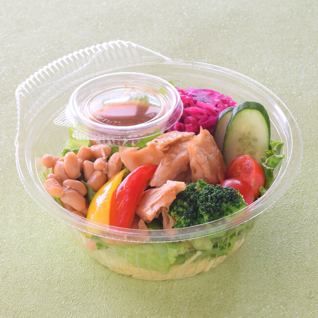 【梅の花テイクアウトショップ】大豆ミートを使用した「彩り野菜とSOYチキンのパスタサラダ」 期間限定販売！
