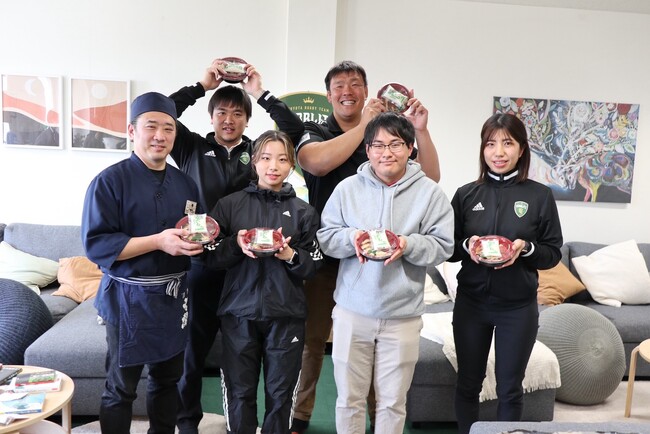 出前館、愛知県で学生プロデュースの海鮮丼を限定発売