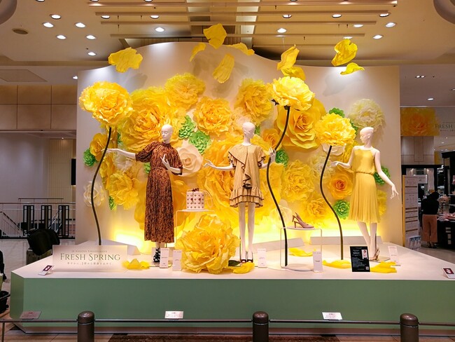 【横浜高島屋】春の訪れを告げる巨大で華麗な「ジャイアントフラワーアート」が咲きほこる！スプリングファッションと楽しむ＜ジャイアントフラワーbyMEGU×インフィオラータ＞を初開催！