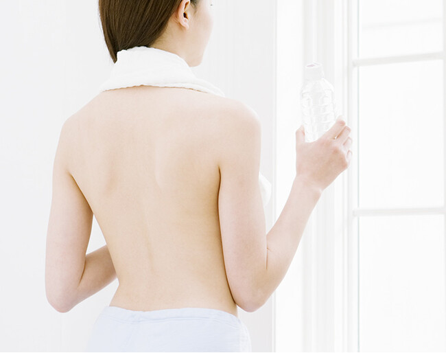 お風呂での背中ケア方法って？背中ケアに関するアンケート調査開始のお知らせ。背中美人になる入浴法もご紹介