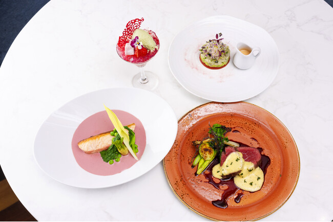 【アロフト東京銀座】オールデイダイニング「The WAREHOUSE」春桜の夜、花々と共に楽しむ特別ディナーコースを期間限定で提供