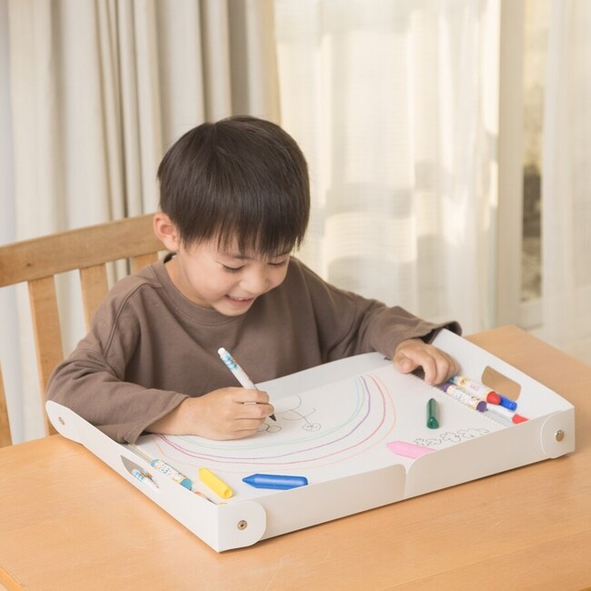 保護者の声から開発！“自分からおかたづけをしたくなるような商品”がコンセプト　おかたづけシリーズから「おえかき学習トレー」、「こまごまファイル」を新発売！