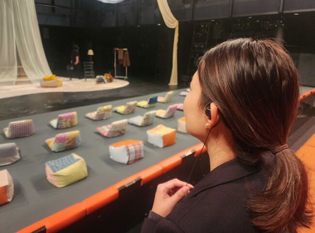 nwmの有線耳スピーカーnwm MWE001　「KAAT神奈川芸術劇場」にて視覚に障がいのある方の演劇鑑賞サポートデバイスに採用