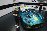 アストンマーティン、ジェシカ・ホーキンスが 新型Vantage GT3でブリティッシュGT選手権デビュー