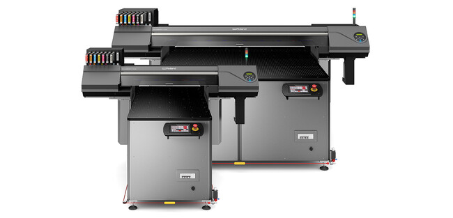 優れた多用途性でビジネスの可能性を拡大する大判UVフラットベッドプリンター「VersaOBJECT CO-i Series」新登場