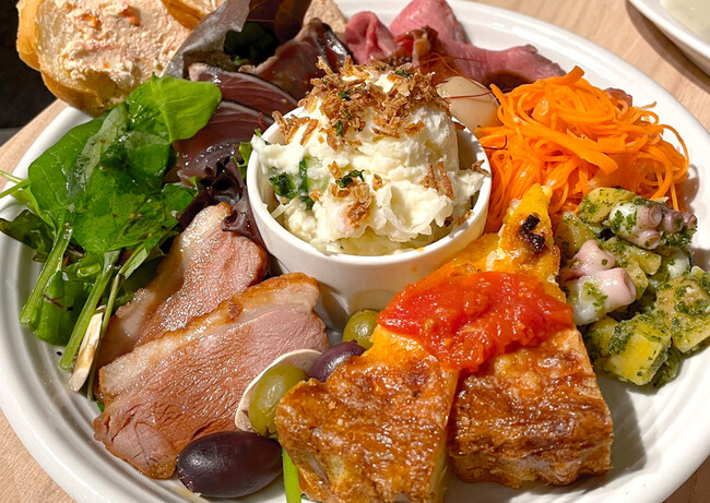 カフェ&バル『and梅田』の自慢の『生パスタ』と人気の『バルメニュー』