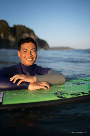 パリオリンピック男子サーフィン日本代表プロサーファー・稲葉玲王選手とマネジメント契約締結