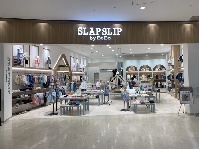 子供服ブランド「SLAP SLIP(スラップスリップ」の新店舗『SLAP SLIP by BeBe １号店がコクーンシティ(さいたま新都心）に3月15日(金)オープン！