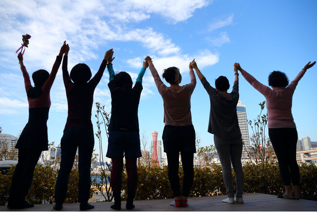 女性の心とからだをつなぐ「更年期のためのゆるやかヨガ」2024年度プログラムが4/3からスタート