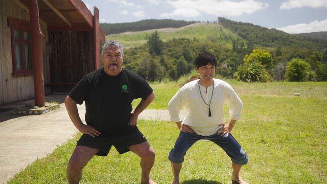 森山直太朗さんの歌声が広大な自然に響くニュージーランド、マオリの聖地への旅！