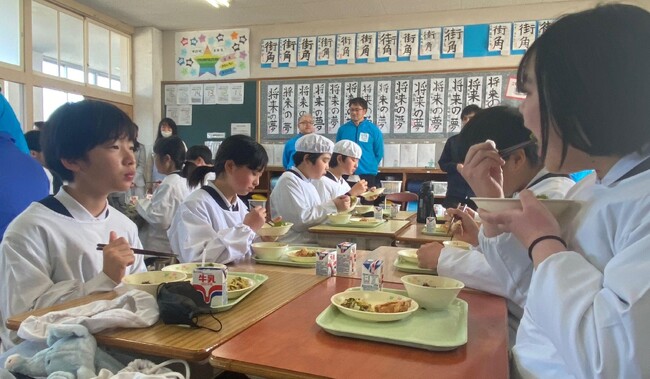 【西日本最高峰・石鎚から始まる森里海大冒険！瀬戸内海編】の学びを拡散「西条市産焼きばら海苔」を西条市の小学校で提供し、出前事業を開催