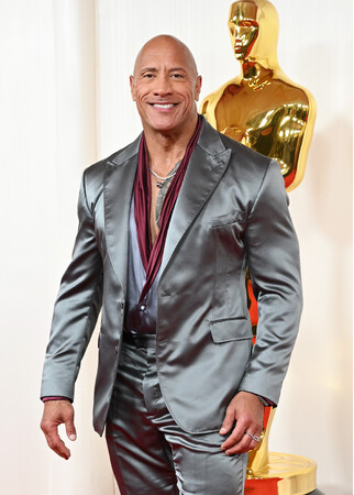 ドウェイン・ジョンソンが第96回アカデミー賞でブルガリを纏う