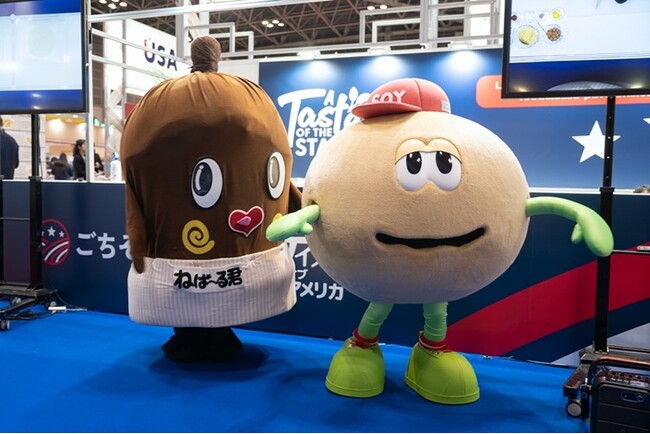 サステナブルなアメリカ大豆の普及をめざす USSECの公認キャラクター「SOY　(ソイ)」が日本に初登場、アメリカ大豆が6割をささえる納豆料理の可能性やおいしさを伝える。