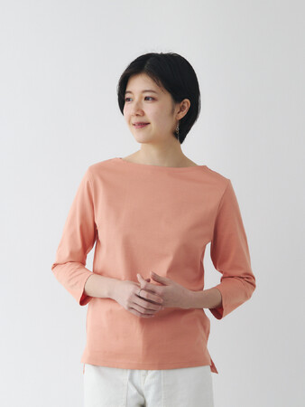大人気のレディース「上質コットン100%のドレスTシャツ七分袖」から新色”コーラルピンク”が登場